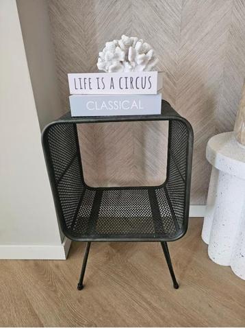 Bijzettafel/nachtkastje - zwart gaas ⚫️ - metaal ️⚙️ beschikbaar voor biedingen