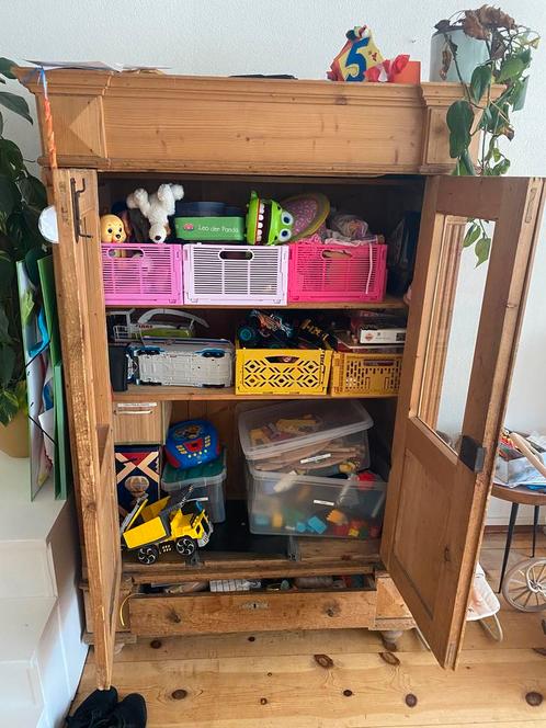 Gratis af te halen- oude servies/ boekenkast, Huis en Inrichting, Kasten | Boekenkasten, Zo goed als nieuw, 25 tot 50 cm, Ophalen of Verzenden