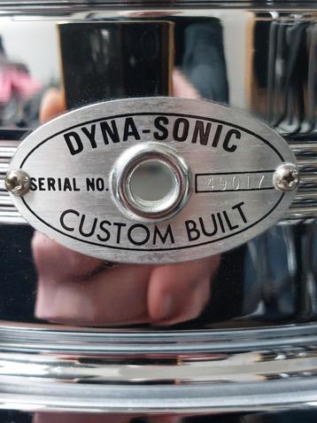 Rogers 14x5 Dyna-sonic 1967 script badge