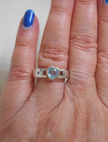Zilveren ring met 14 karaat gouden hart en stenen nr.839 beschikbaar voor biedingen