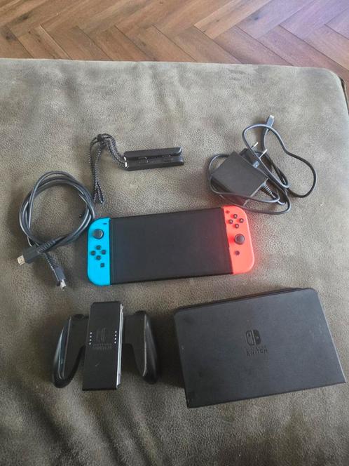 Nintendo switch oled + game + koffer, Spelcomputers en Games, Spelcomputers | Nintendo Switch, Zo goed als nieuw, Switch OLED