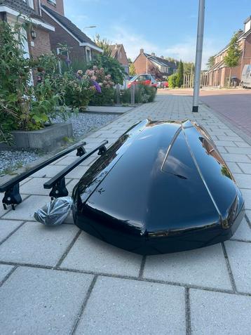 Dakkoffer hoogglans zwart 440 liter TE HUUR beschikbaar voor biedingen