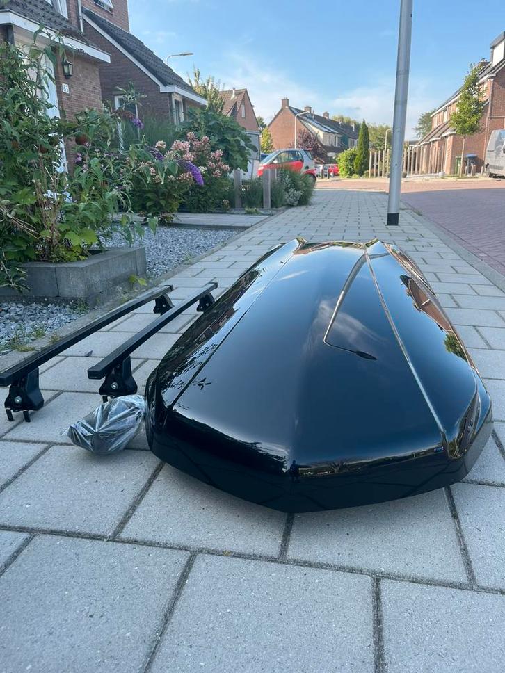 Dakkoffer hoogglans zwart 440 liter TE HUUR, Auto diversen, Dakkoffers, Zo goed als nieuw, Ophalen