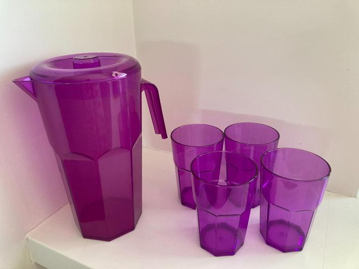 Kunststof kan met deksel en vier bekers, Huis en Inrichting, Keuken | Servies, Gebruikt, Overige typen, Overige stijlen, Overige materialen