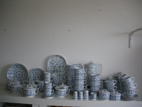 Jager Blau Saks servies, Huis en Inrichting, Keuken | Servies, Zo goed als nieuw, Bord(en), Overige stijlen, Porselein, Ophalen of Verzenden