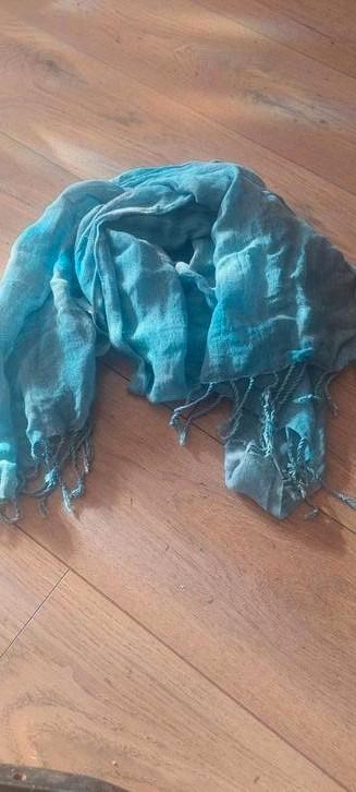 
Licht blauwe sjaal in katoen/jute/hennep beschikbaar voor biedingen