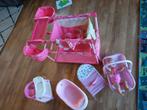 Poppen spullen: bed, wippertje, maxi cosi, stoeltje, Kinderen en Baby's, Ophalen, Gebruikt, Babypop