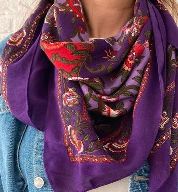 Prachtige sjaal van de Bijenkorf accessoires beschikbaar voor biedingen