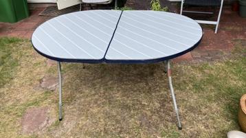 fijne kampeertafel beschikbaar voor biedingen