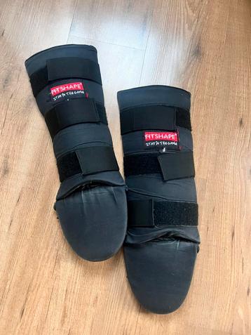 Scheenbeschermers krav maga vechtsport beschikbaar voor biedingen