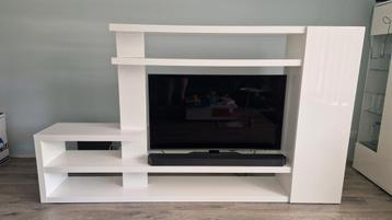 Roomdivider/ tv-kast. Hoogglans wit. beschikbaar voor biedingen