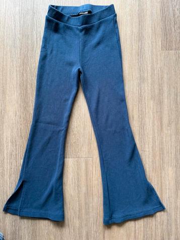 Fijne flared legging maat 110/116 Hema met splitjes onderaan beschikbaar voor biedingen