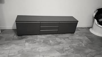 Tafel tv  beschikbaar voor biedingen