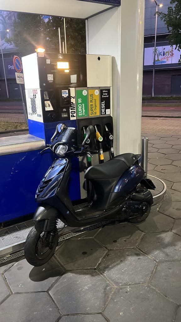 Piaggio zip i-get e5 80cc (in onderdelen), Fietsen en Brommers, Scooters | Piaggio, Zo goed als nieuw, Zip, Maximaal 45 km/u, Benzine