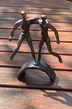 Bronzen beeldje "Overbrugging", Ophalen of Verzenden, Brons