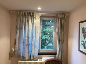 2 hele mooie gordijnen met vogels met plooi en embrasse  beschikbaar voor biedingen