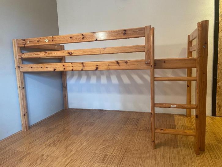 Robuuste halfhoogslaper, Kinderen en Baby's, Kinderkamer | Stapelbedden en Hoogslapers, Zo goed als nieuw, Halfhoogslaper, Ophalen