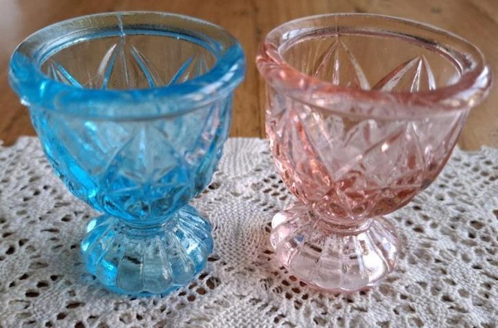 Frans brocante blauwe glazen eierdopje, Antiek en Kunst, Curiosa en Brocante, Ophalen of Verzenden