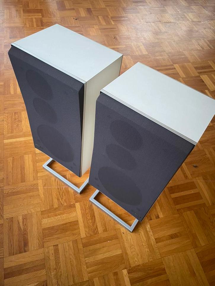 B&O Beovox S45-2 wit + originele stands – matching pair, Audio, Tv en Foto, Luidsprekers, Zo goed als nieuw, Front, Rear of Stereo speakers