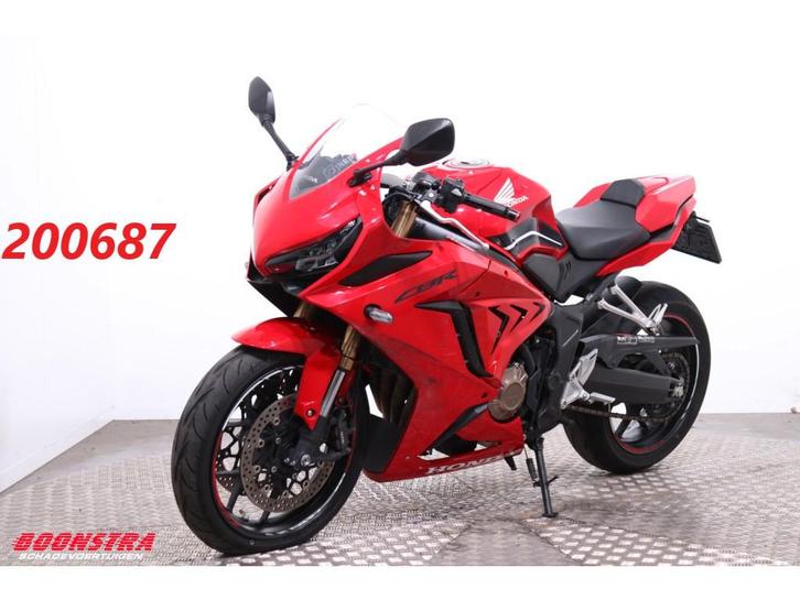 Honda CBR 650R 95PK ABS Akrapovic LED 8.217 km! (bj 2022), Motoren, Motoren | Schademotoren, Sport, Honda, meer dan 35 kW, ABS