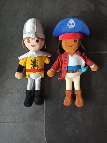 2 knuffels Playmobil Ridder en Piraat - als nieuw beschikbaar voor biedingen