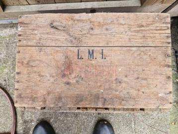 houten kist voor vervoer bottelmelk van L.M.I. Leeuwarden beschikbaar voor biedingen