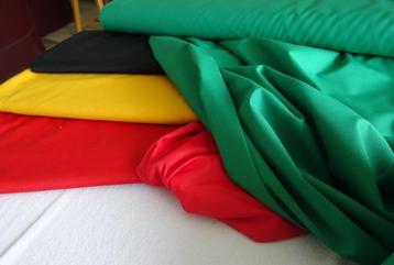 NIEUW Sinterklaas en Pieten degelijke kwaliteit stoffen in 4 beschikbaar voor biedingen