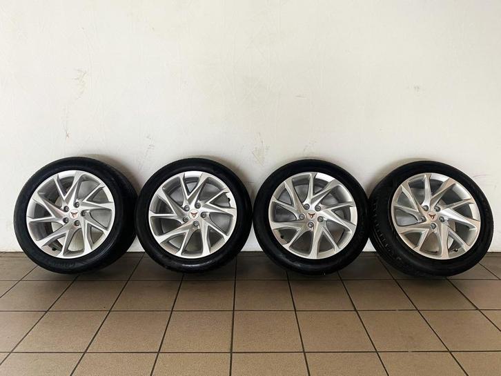 CUPRA FORMENTOR l 18INCH l ORIGINELE VELGEN (245/45 R18), Auto-onderdelen, Banden en Velgen, Band(en), Zomerbanden, 18 inch, 245 mm