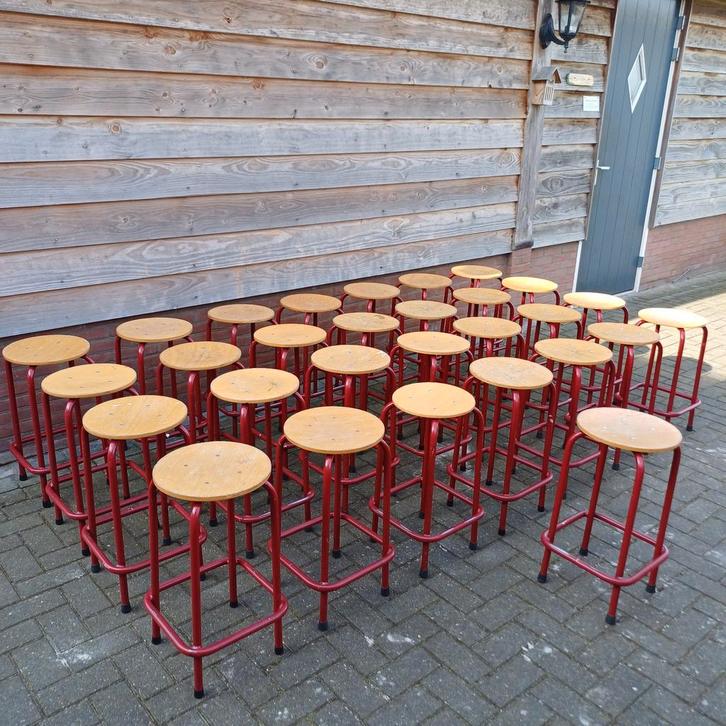 29 x vintage school atelier krukken partij krukken H = 60 CM, Huis en Inrichting, Krukjes, Gebruikt, Hout, Ophalen