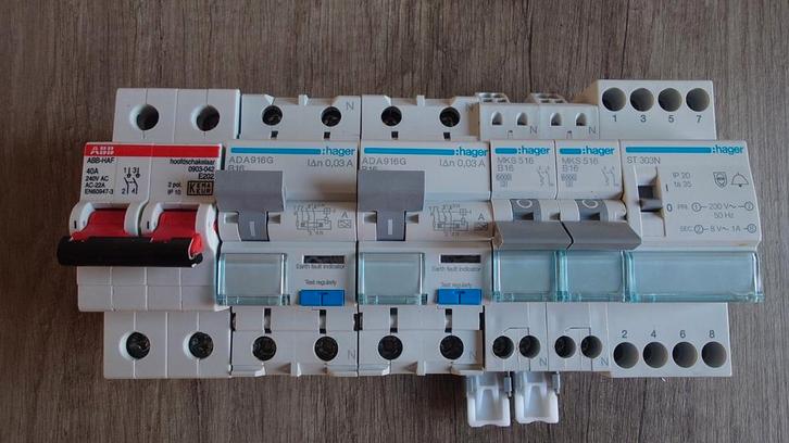 Groepenkast, diverse componenten, Hobby en Vrije tijd, Elektronica-componenten, Zo goed als nieuw, Ophalen of Verzenden