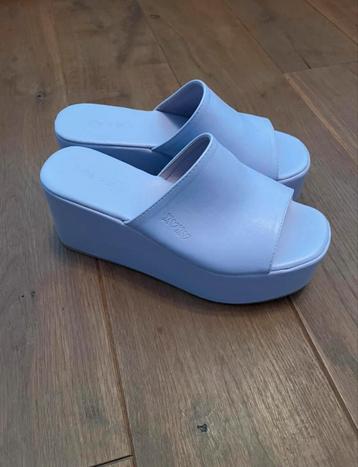Platform sandalen beschikbaar voor biedingen