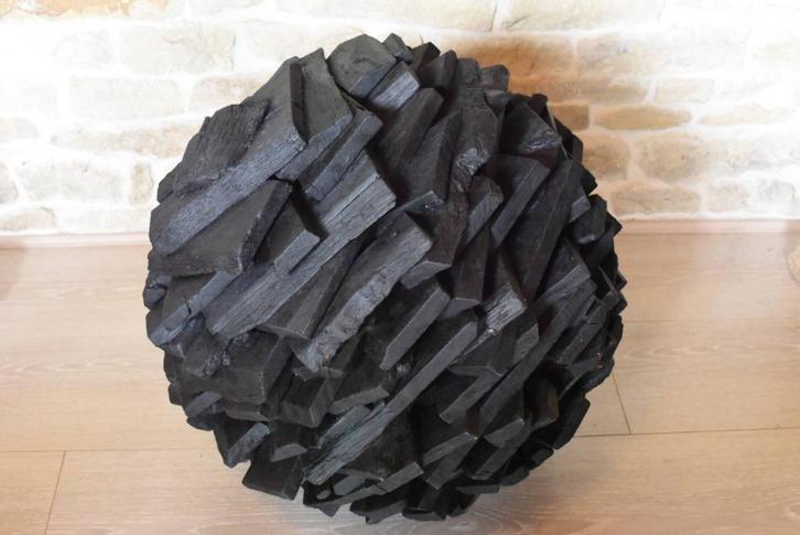 Verbrand en gewaxt houten balsculptuur, Antiek en Kunst, Kunst | Designobjecten, Verzenden
