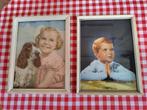 Vintage schilderijtjes Biddend jongetje en lachend meisje, Ophalen of Verzenden, Gebruikt