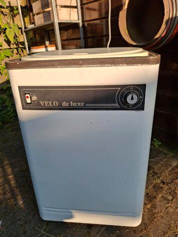 Antieke wasmachine beschikbaar voor biedingen