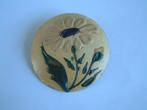 antieke broche met bloem hout uit ca 1930 nr 2, Ophalen of Verzenden, Overige materialen, Broche