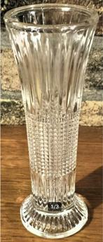 Vaas met bandvormige voet, geperst glas, Ophalen of Verzenden, Zo goed als nieuw, Glas, Minder dan 50 cm
