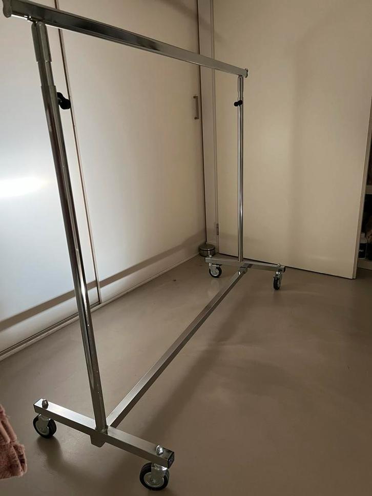 2 Stevige Verstelbare Kledingrekken prijs per stuk, Kleding | Dames, Kledingrekken, Gebruikt, Met wielen, Ophalen