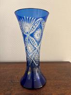 Vintage kobaltblauwe vaas van geslepen kristalglas. Boheems., Blauw, Ophalen of Verzenden, Minder dan 50 cm, Glas