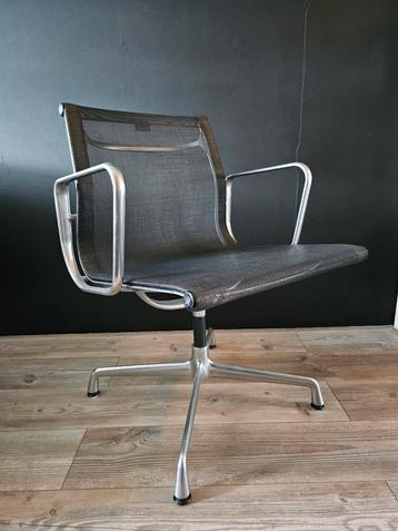 Vitra Eames EA108 Netweave Design Stoel beschikbaar voor biedingen