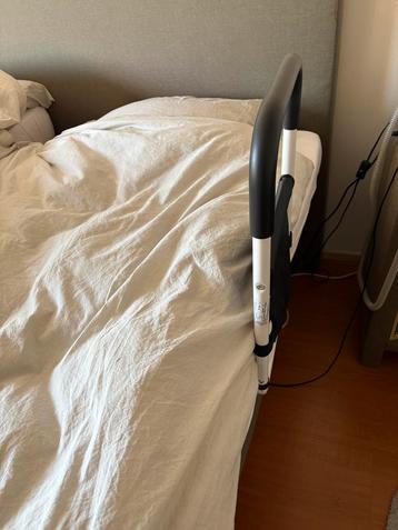Bedzijde Armsteun beschikbaar voor biedingen