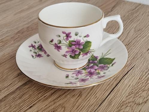 Mooie Vintage kop en schotel Rose of England Fine Bone China, Huis en Inrichting, Keuken | Servies, Zo goed als nieuw, Kop(pen) en/of Schotel(s)