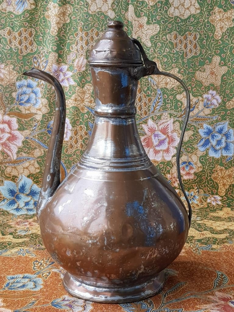 Mooie antieke Arabische koffiepot van bewerkt koper 30,5 cm., Ophalen of Verzenden, Koper