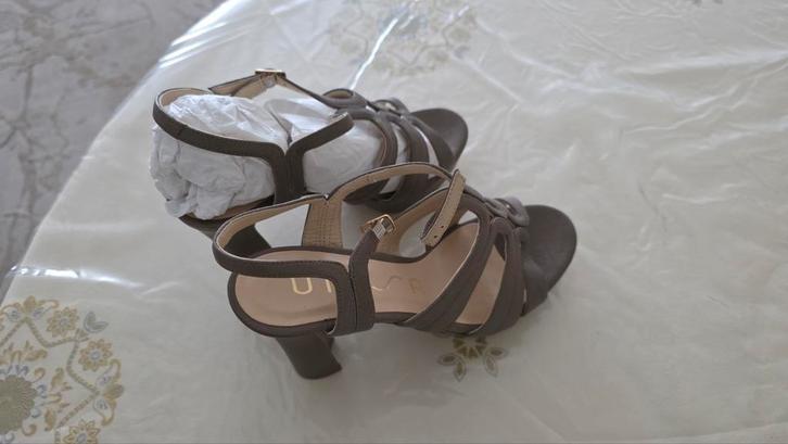 Elegante UNISA Sandalen - Maat 36, Kleding | Dames, Schoenen, Zo goed als nieuw, Sandalen of Muiltjes, Bruin, Ophalen of Verzenden