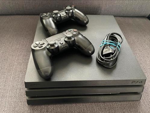 PlayStation 4 Pro met 2 controllers, Spelcomputers en Games, Spelcomputers | Sony PlayStation 4, Zo goed als nieuw, Pro, 1 TB