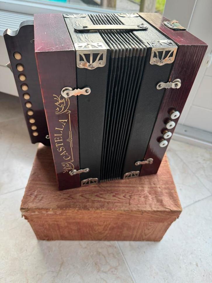 antieke of vintage Castella trekharmonica, Muziek en Instrumenten, Accordeons, Zo goed als nieuw, Overige formaten, Overige merken