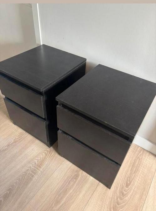 2 nachtkastjes ikea malm zwartbruin met glasplaten, Huis en Inrichting, Slaapkamer | Nachtkastjes, Gebruikt, Minder dan 55 cm
