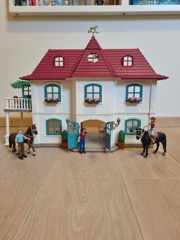 Schleich Horseclub Landhuis & Manege, Kinderen en Baby's, Speelgoed | Poppen, Zo goed als nieuw, Overige typen, Ophalen
