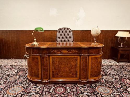 Klassiek Italiaans Wortelhout Bureau met Achterschot, Antiek en Kunst, Antiek | Kantoor en Zakelijk, Ophalen