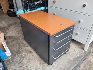 Ladeblok 80cm diep beschikbaar voor biedingen