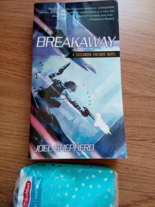 Joel shepherd:breakaway pocket., Boeken, Avontuur en Actie, Gelezen, Ophalen
